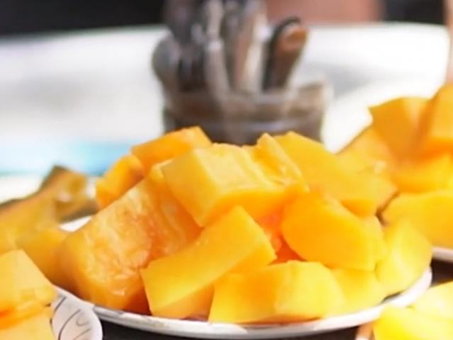 Judetul in care elevii din medii defavorizate vor primi mango in loc de mar la scoala